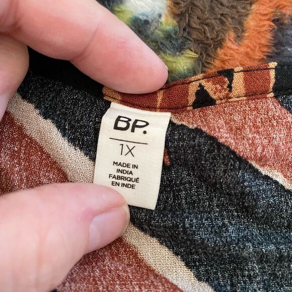 NWT BP brown burnout tiger stripe wrap front plus size crop top - Picture 5 of 6